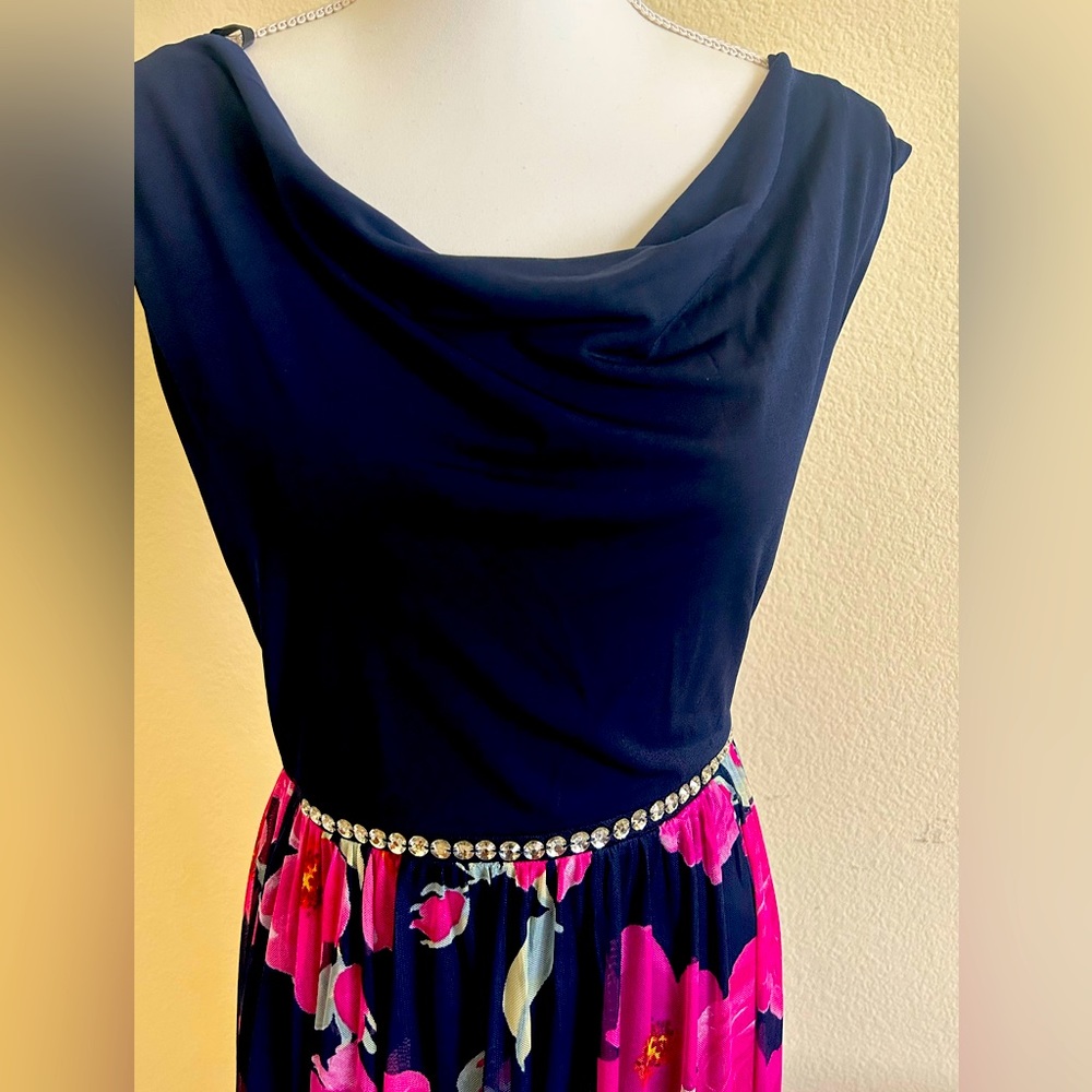 Alexa B ladies size 6 maxi dress loose neckline. No stains no rips.